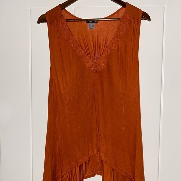 Venus Women‎ Sleeveless Top L Embroidered Open Back Asymmetric Hem - Picture 2 of 7